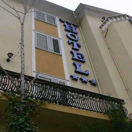 Art Hotel Nirvana Tirana Exteriör bild