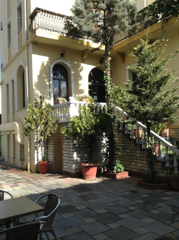 Art Hotel Nirvana Tirana Exteriör bild